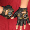 Gants Steampunk Boussole & Engrenages | Cuir Noir Sans Doigts